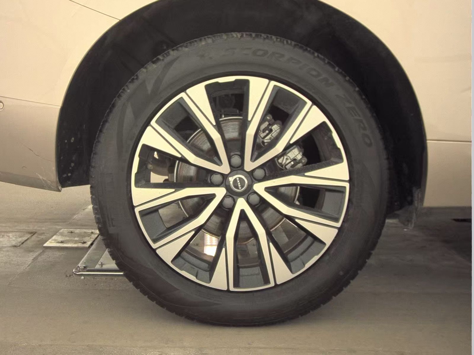 2025 Volvo XC60 B5 Plus AWD