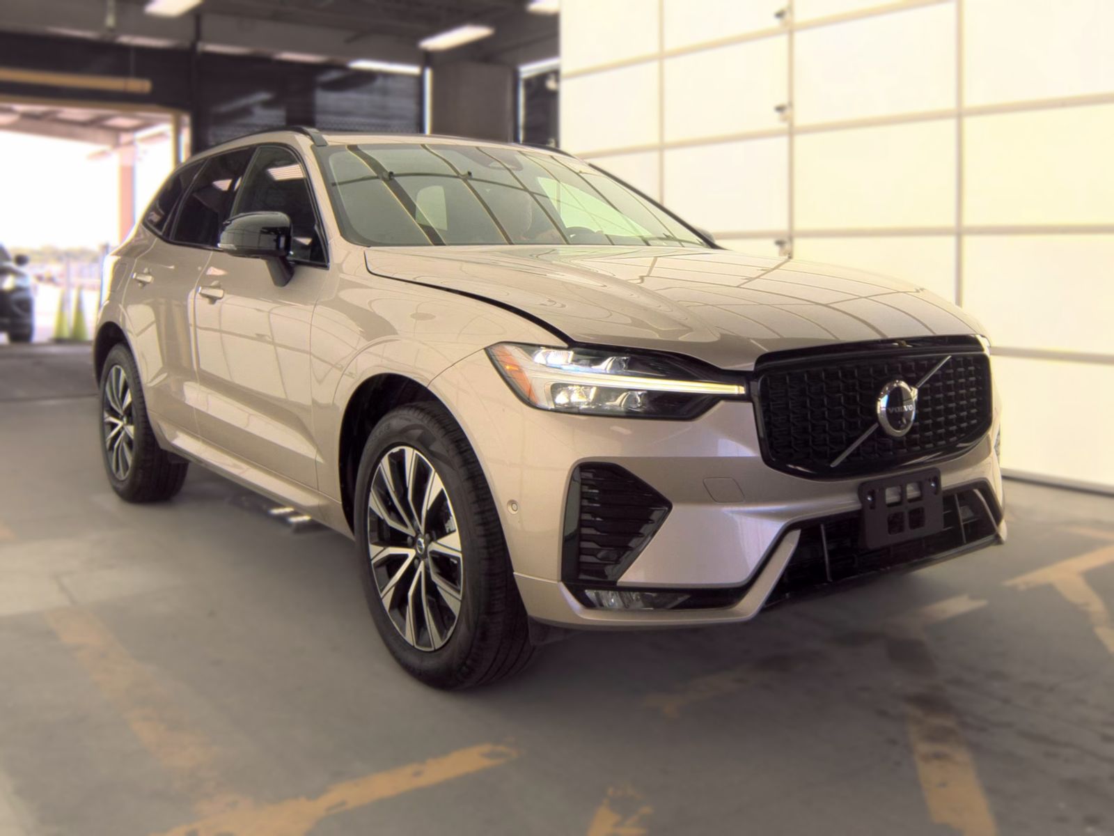 2025 Volvo XC60 B5 Plus AWD