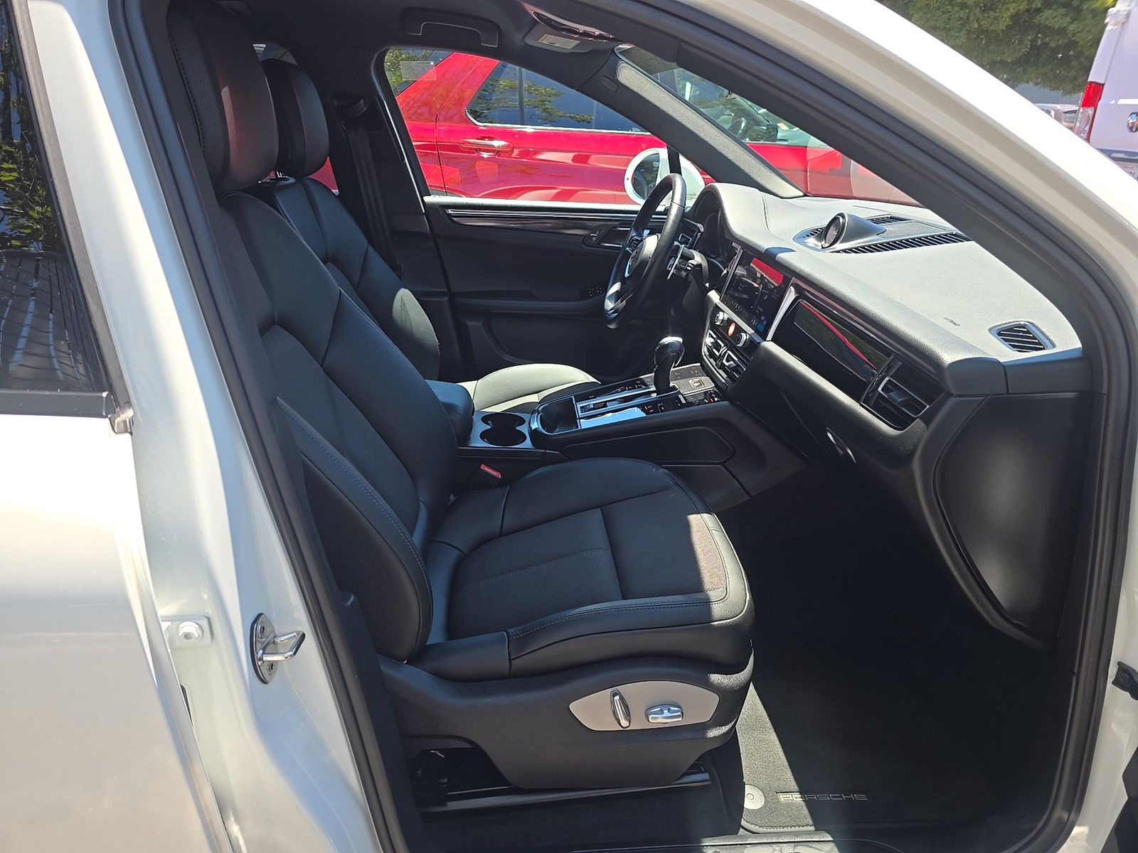 2024 Porsche Macan Base AWD