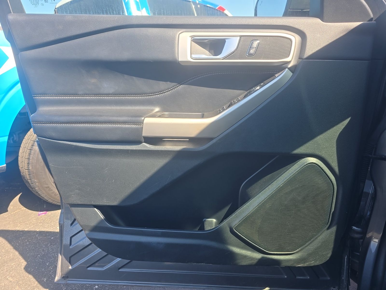 2023 Ford Explorer XLT RWD