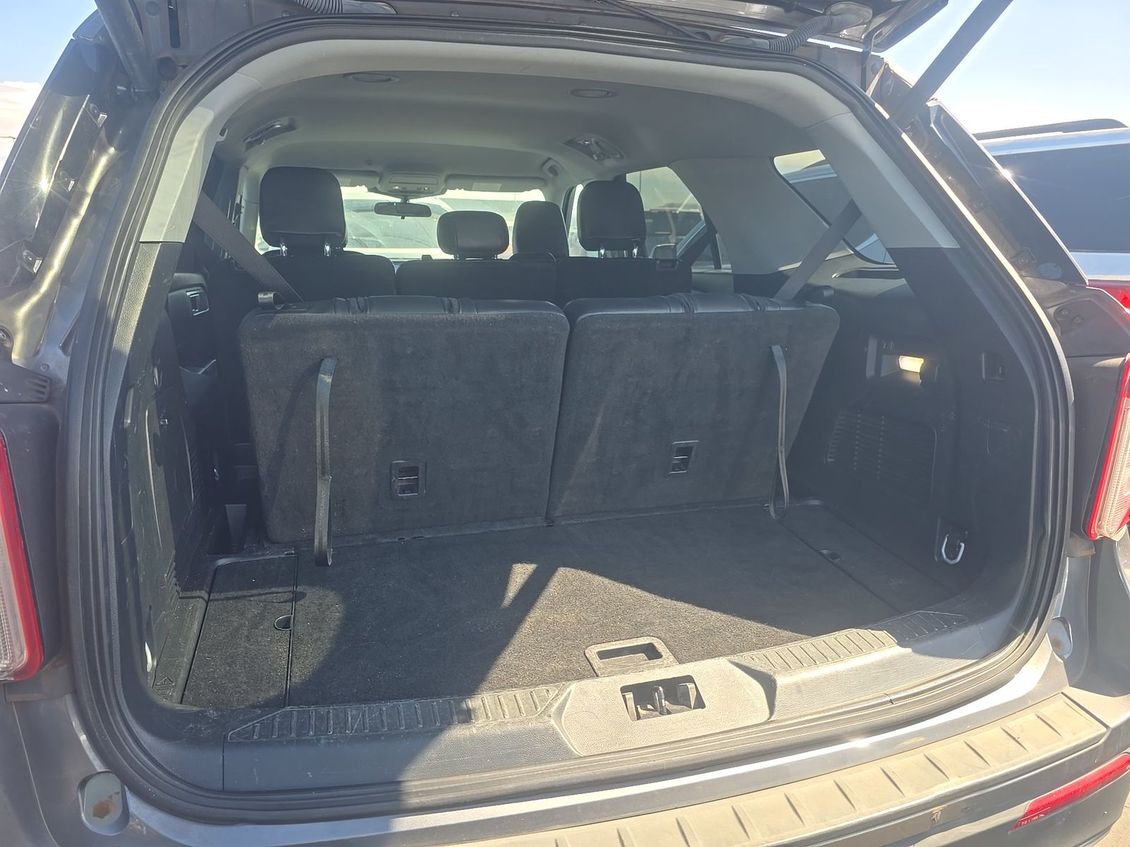 2023 Ford Explorer XLT RWD