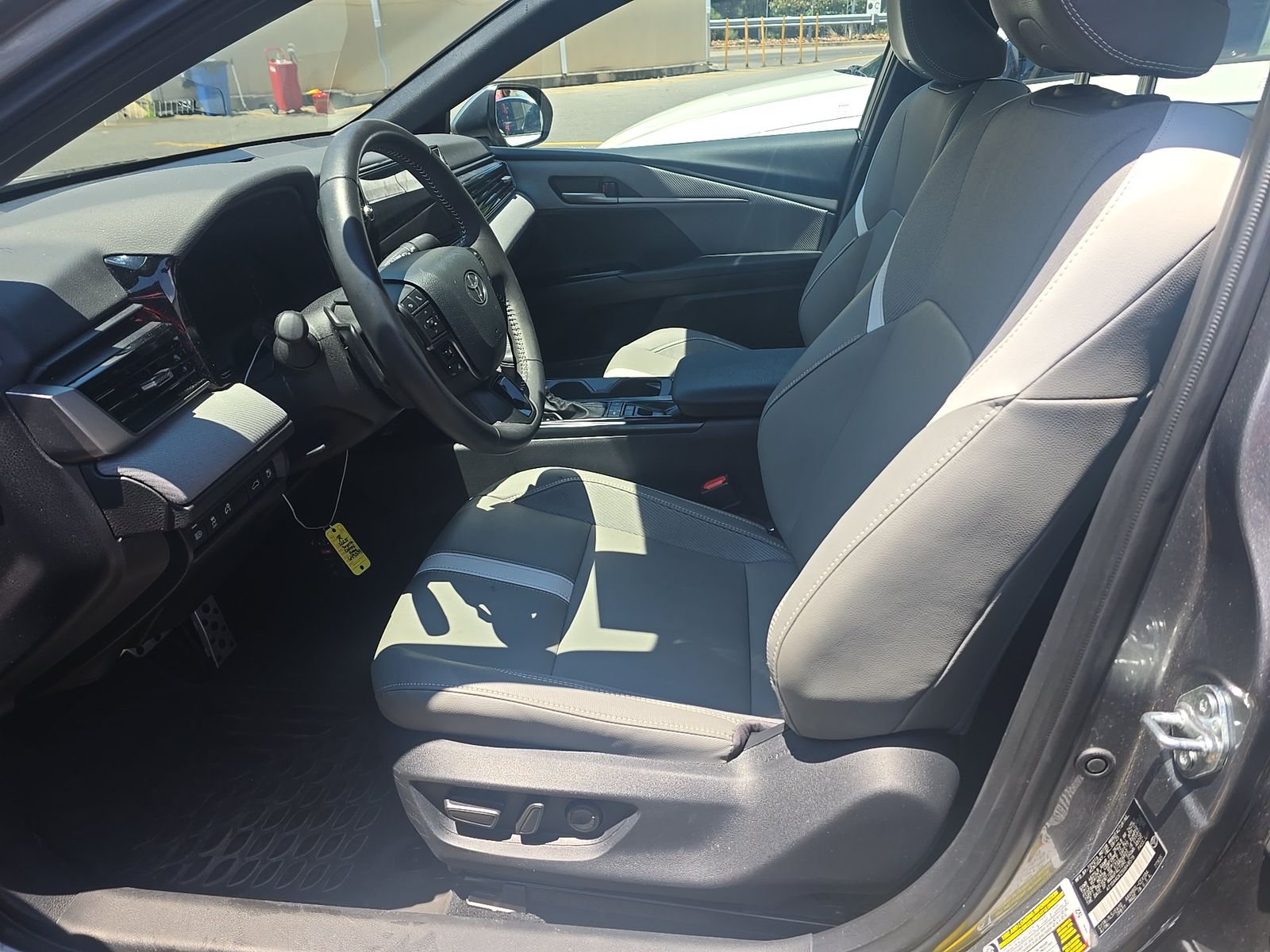 2025 Toyota Camry SE FWD