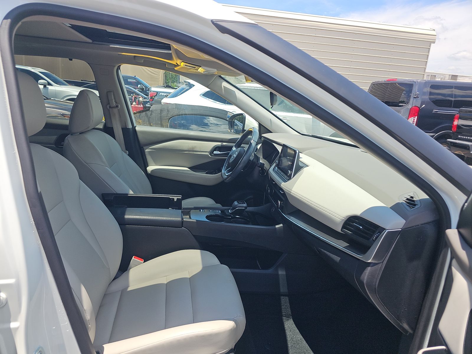 2023 Nissan Rogue SV FWD