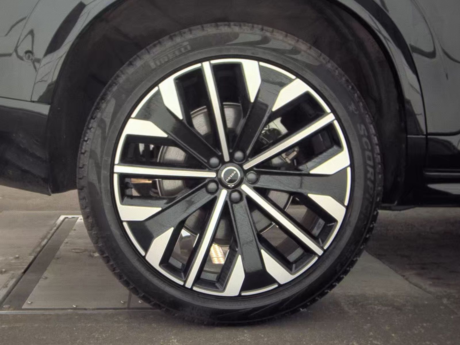 2025 Volvo XC90 Plug-In Hybrid T8 Plus AWD