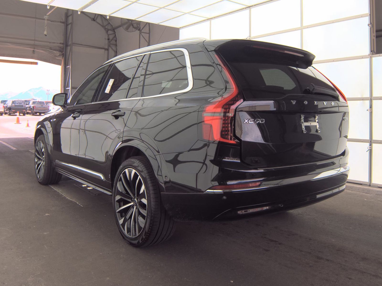 2025 Volvo XC90 Plug-In Hybrid T8 Plus AWD