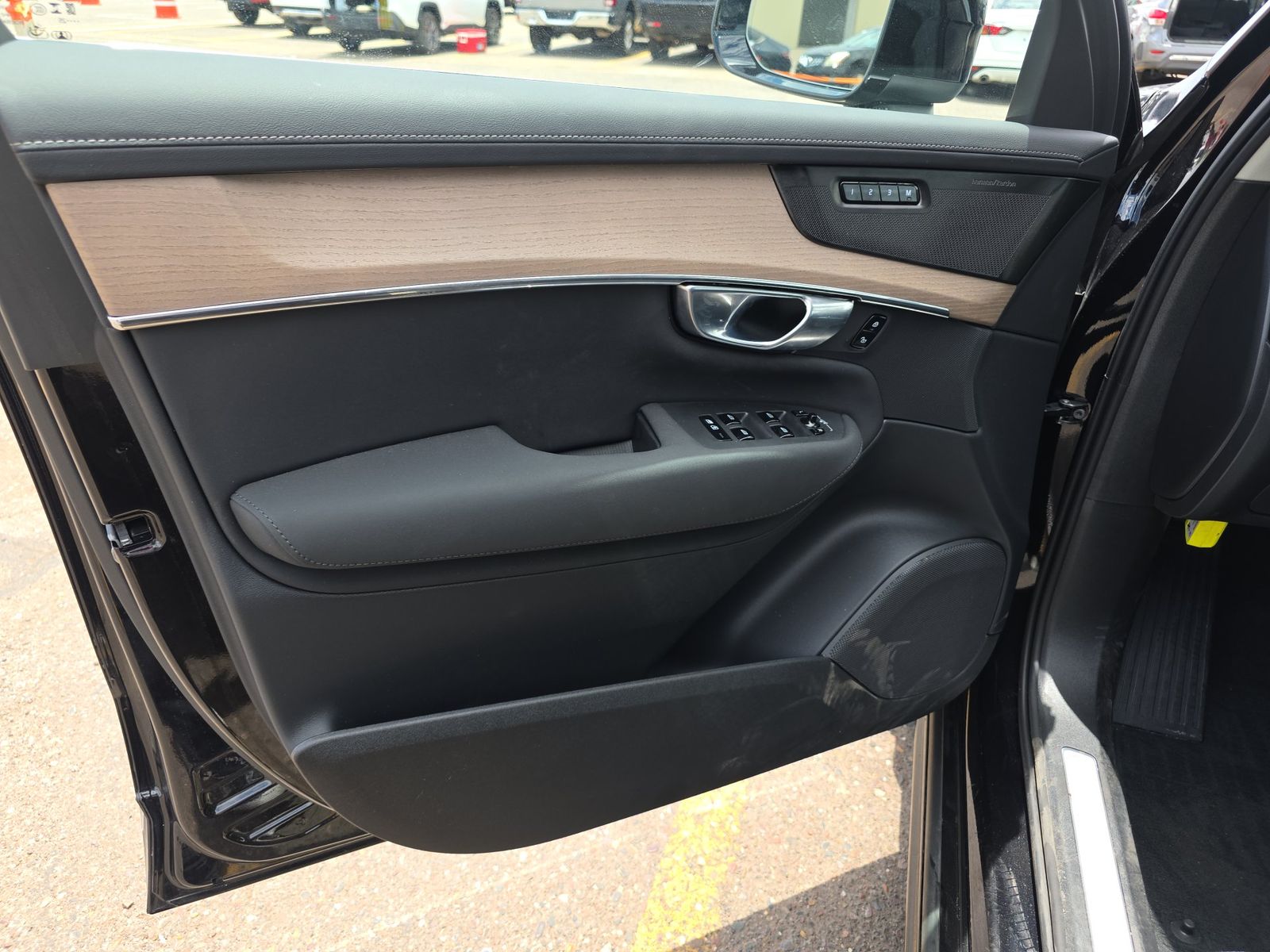 2025 Volvo XC90 Plug-In Hybrid T8 Plus AWD