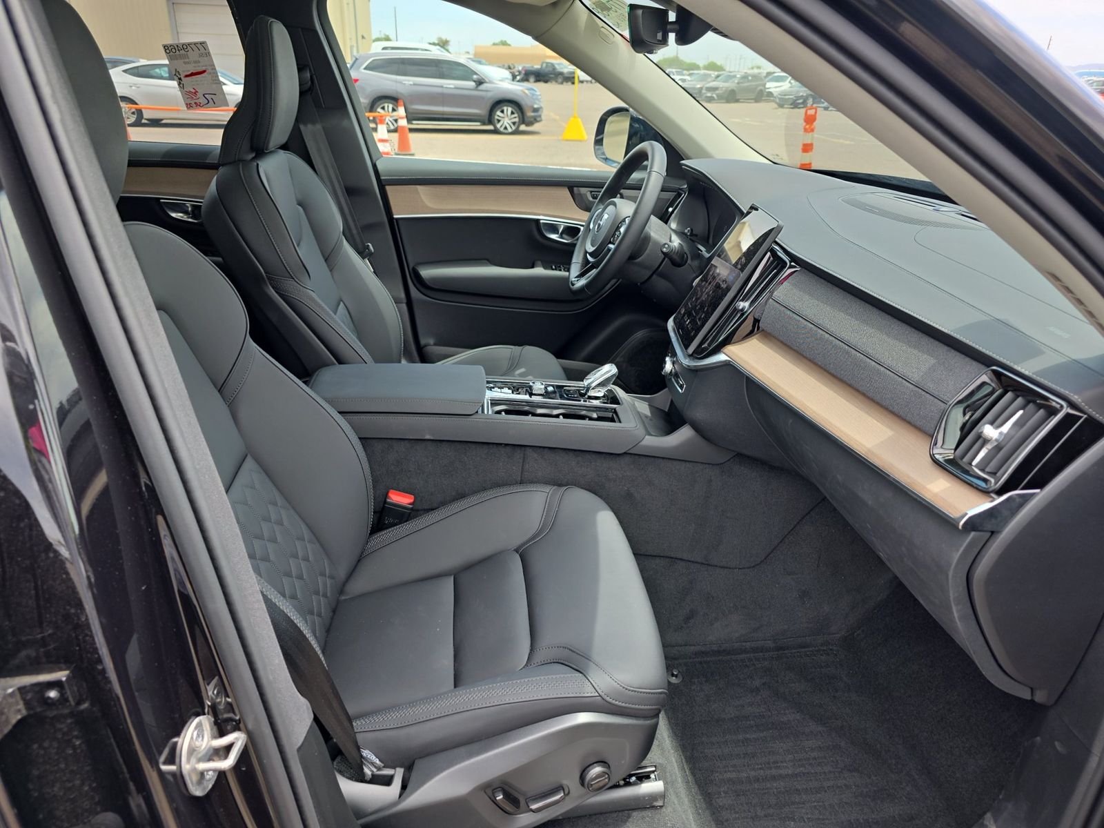 2025 Volvo XC90 Plug-In Hybrid T8 Plus AWD