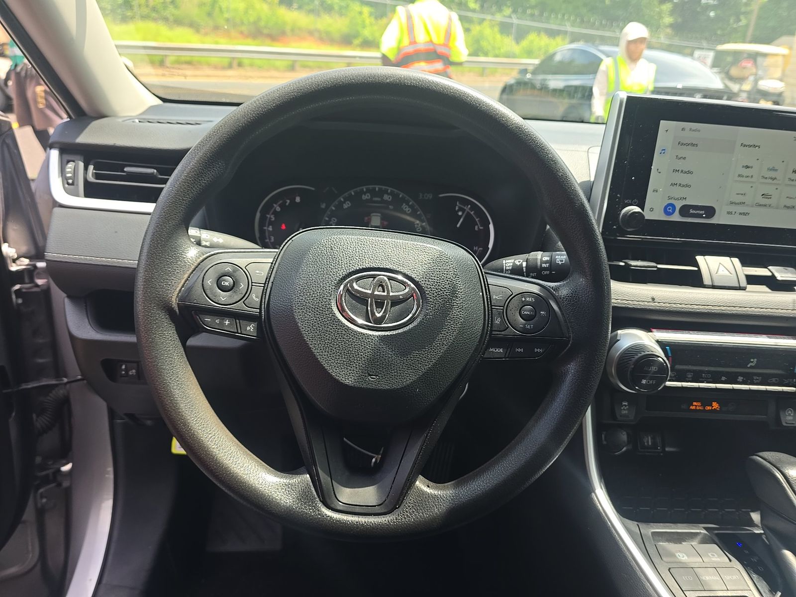 2024 Toyota RAV4 XLE FWD
