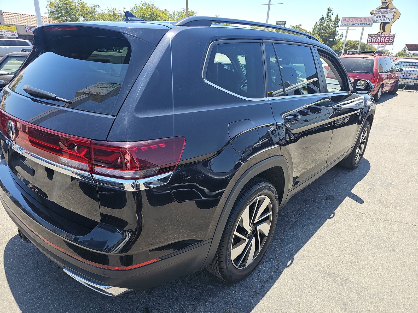 2024 Volkswagen Atlas 2.0T SE FWD
