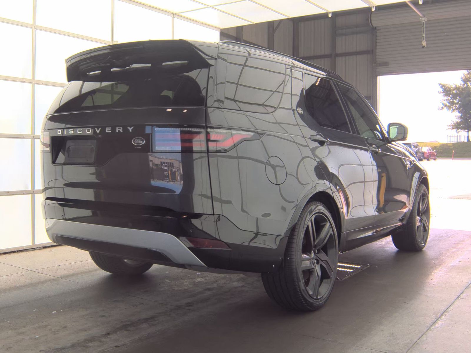 2023 Land Rover Discovery Metropolitan Edition AWD
