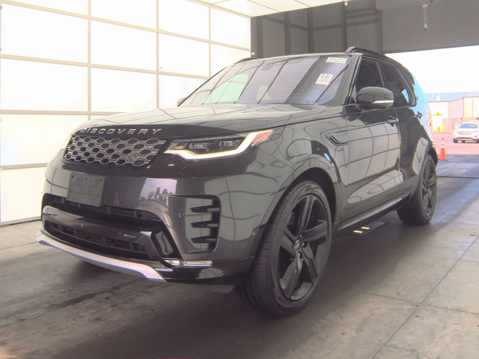 2023 Land Rover Discovery Metropolitan Edition AWD
