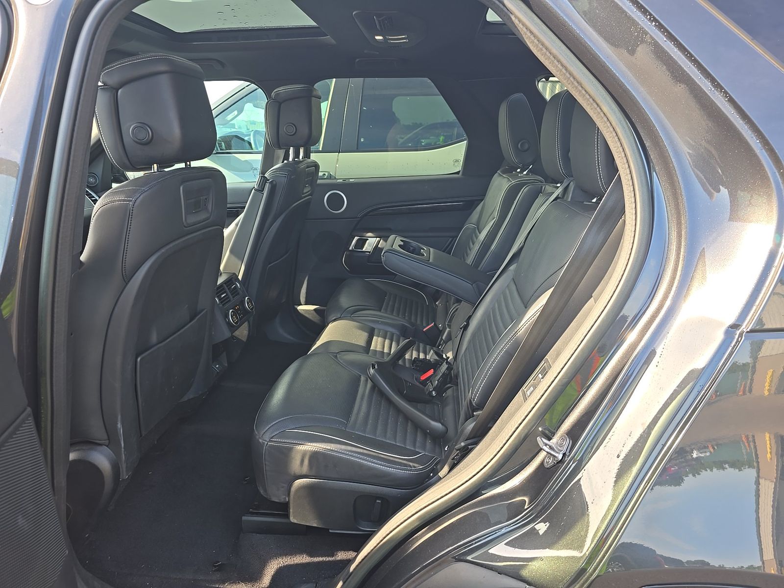 2023 Land Rover Discovery Metropolitan Edition AWD
