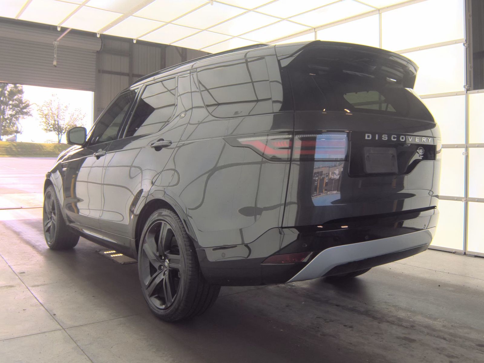 2023 Land Rover Discovery Metropolitan Edition AWD