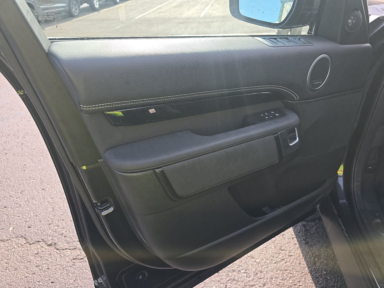 2023 Land Rover Discovery Metropolitan Edition AWD