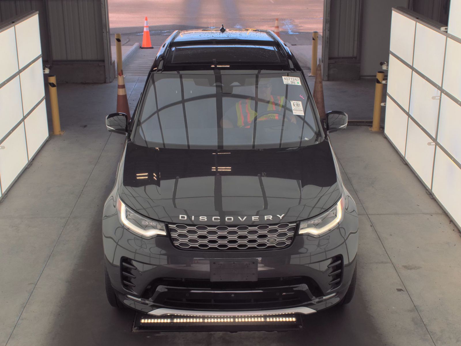 2023 Land Rover Discovery Metropolitan Edition AWD