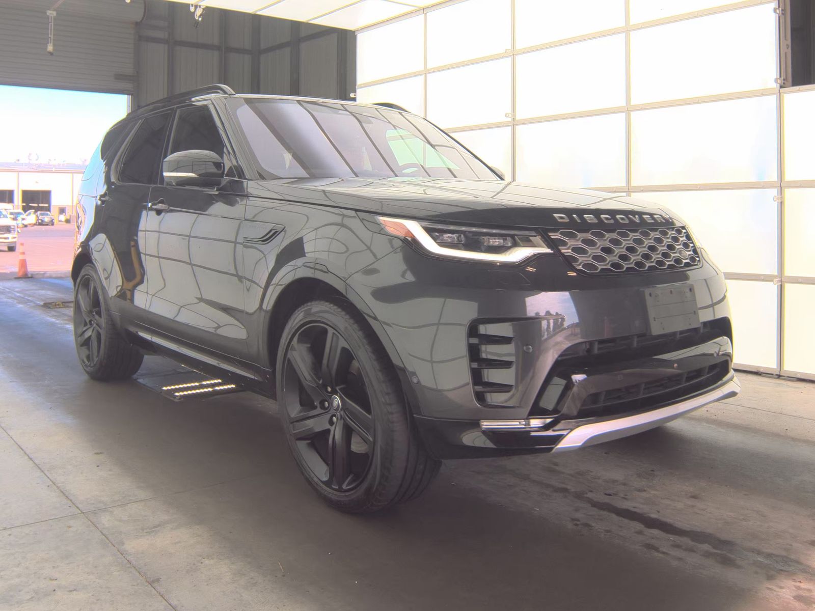2023 Land Rover Discovery Metropolitan Edition AWD