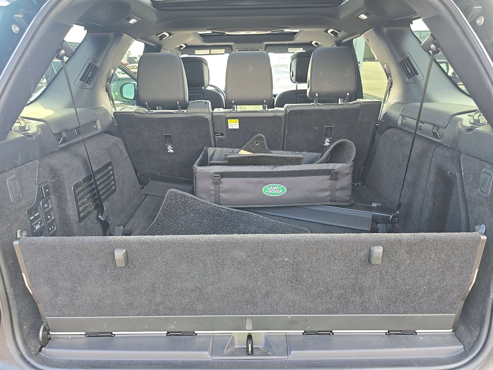 2023 Land Rover Discovery Metropolitan Edition AWD