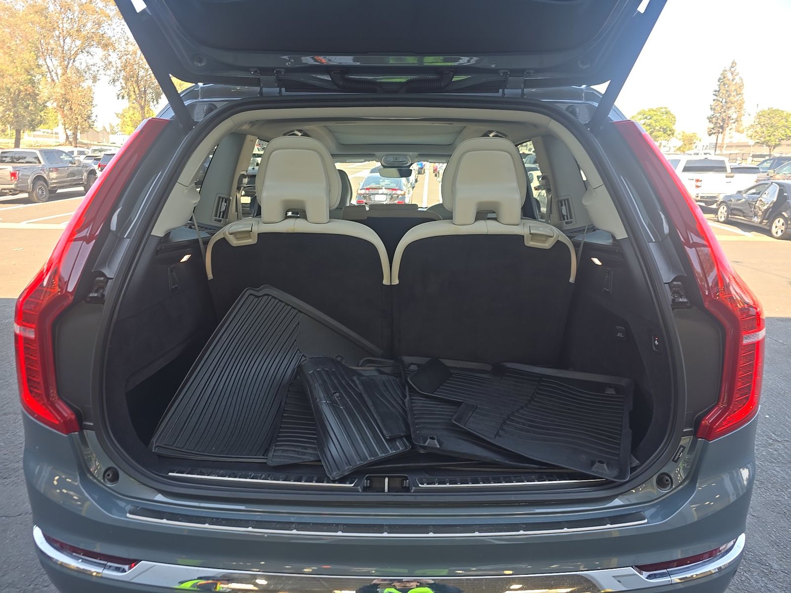 2023 Volvo XC90 B6 Plus AWD