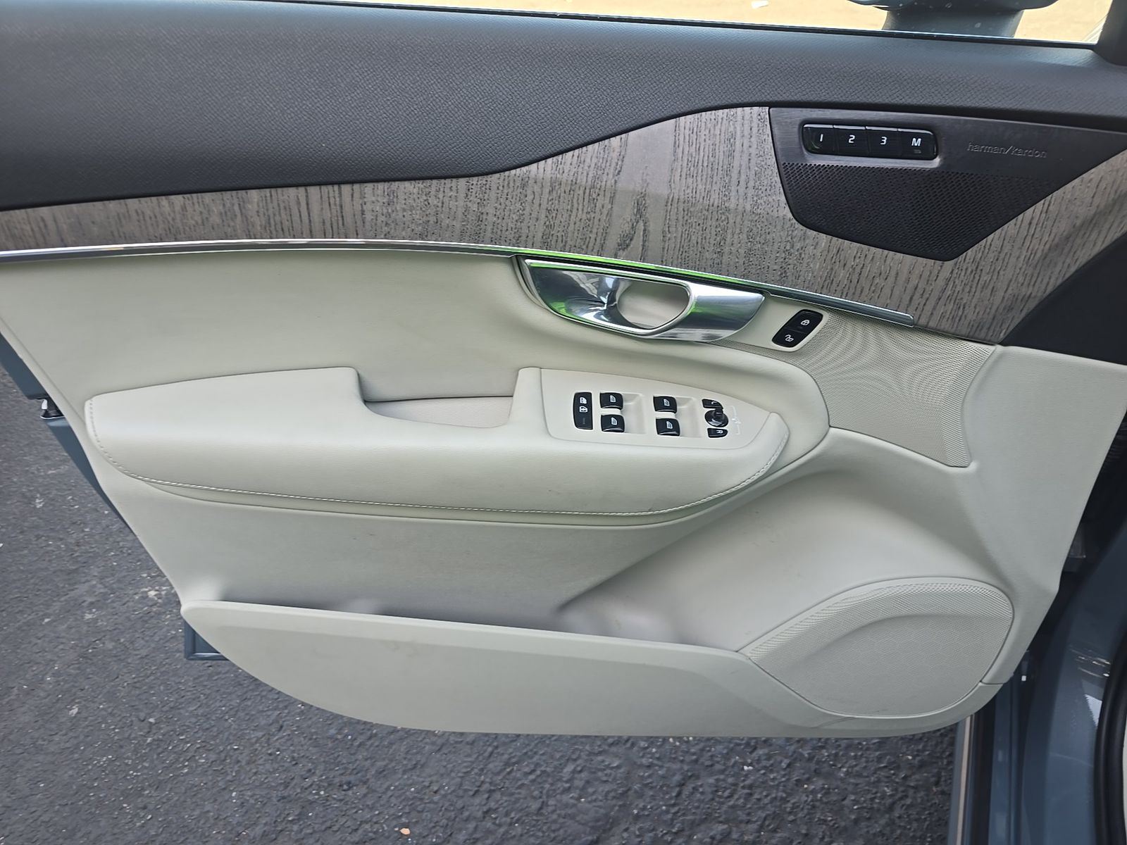 2023 Volvo XC90 B6 Plus AWD