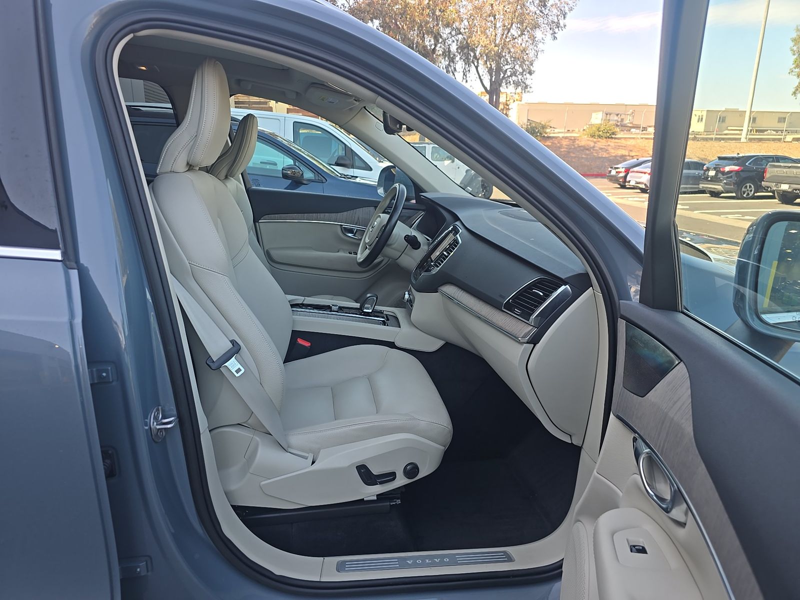 2023 Volvo XC90 B6 Plus AWD
