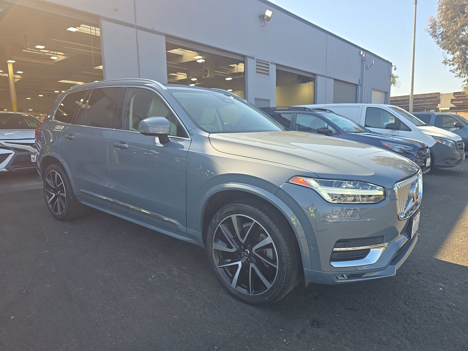 2023 Volvo XC90 B6 Plus AWD