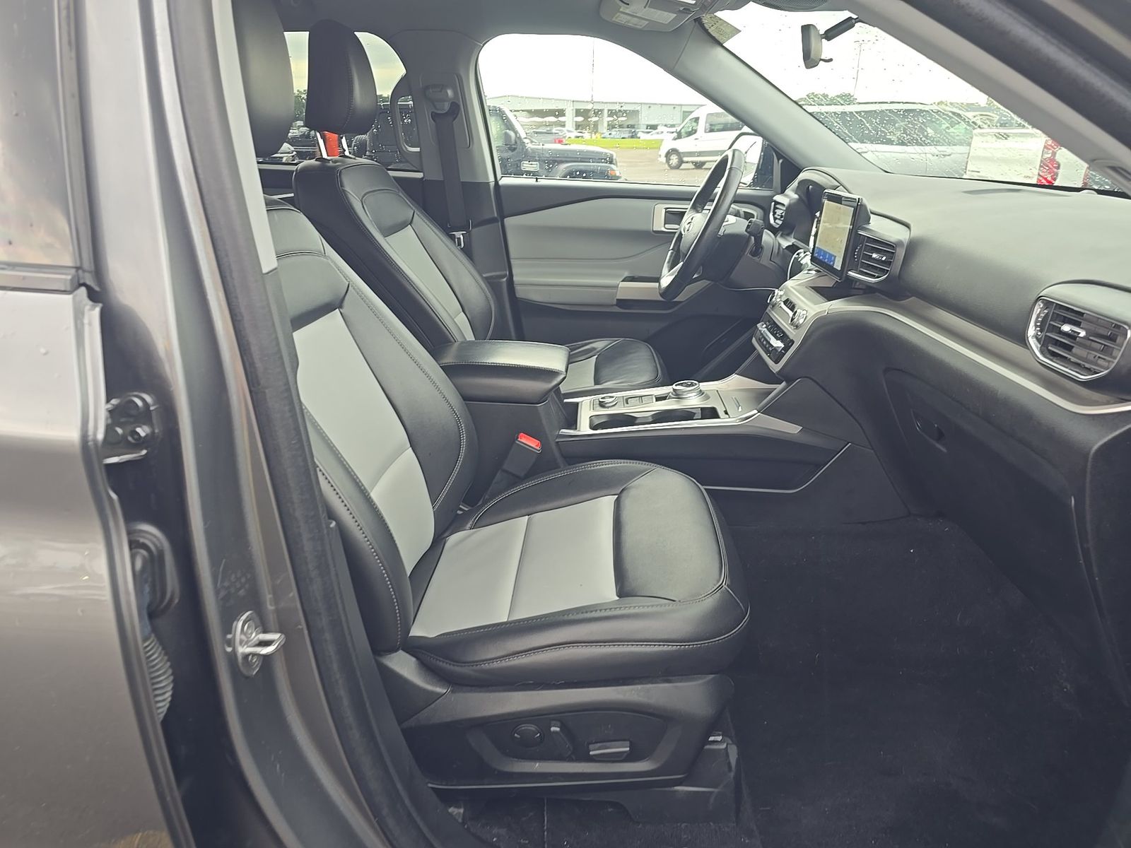 2023 Ford Explorer XLT AWD