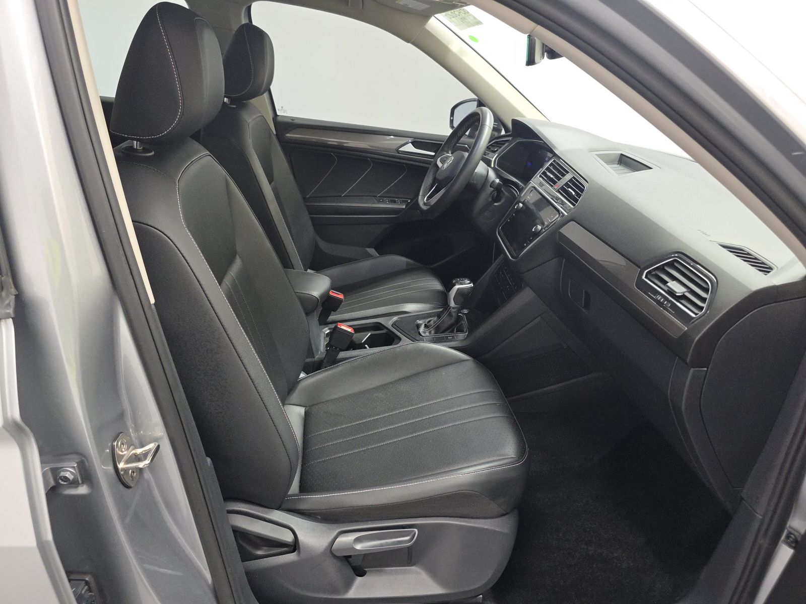 2023 Volkswagen Tiguan 2.0T SE FWD