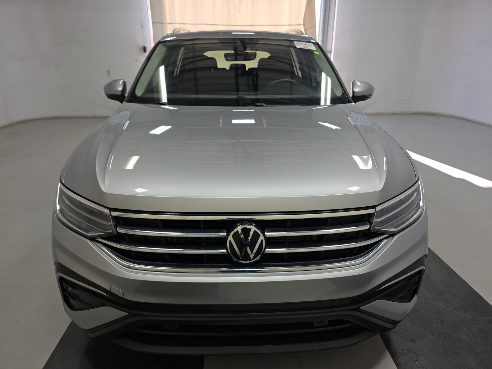 2023 Volkswagen Tiguan 2.0T SE FWD