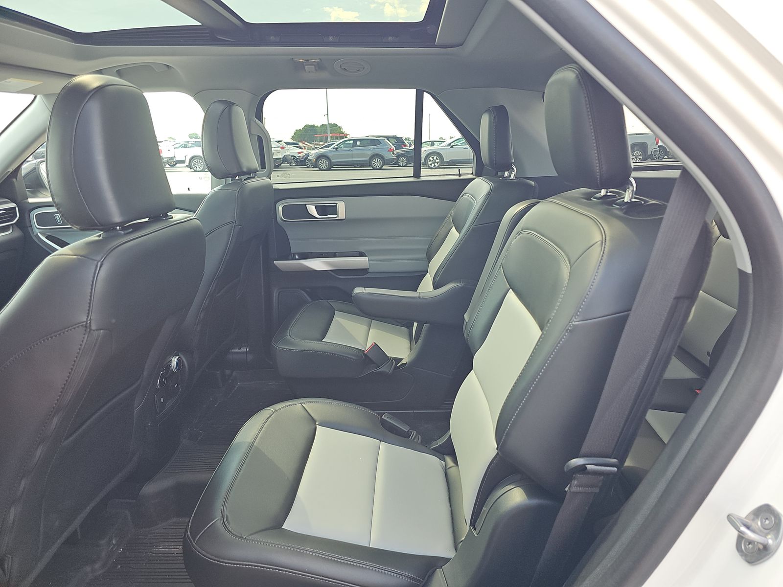 2023 Ford Explorer XLT AWD