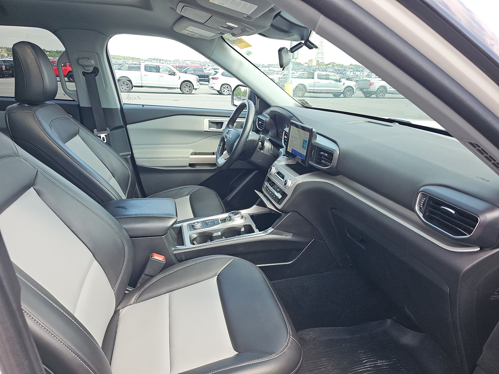 2023 Ford Explorer XLT AWD