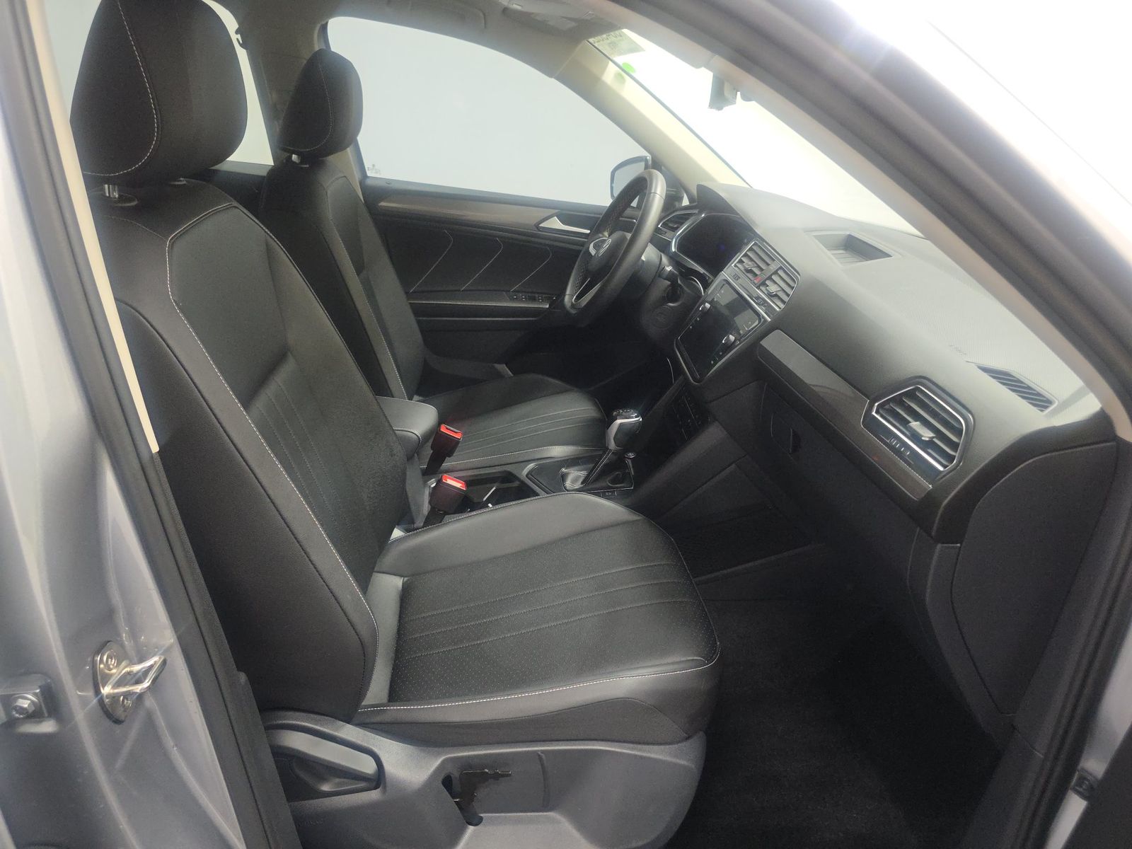 2023 Volkswagen Tiguan 2.0T SE FWD