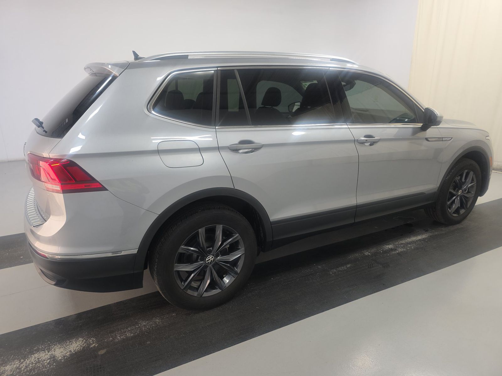 2023 Volkswagen Tiguan 2.0T SE FWD