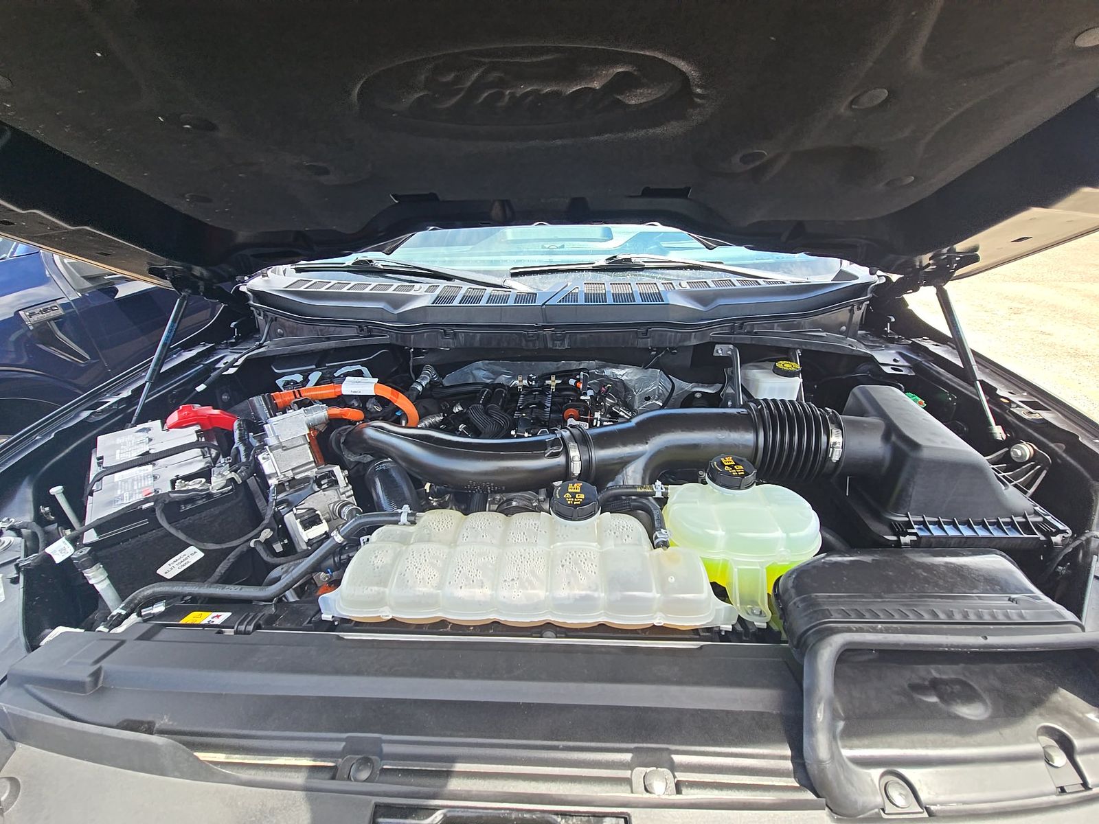2024 Ford F-150 Hybrid Lariat AWD