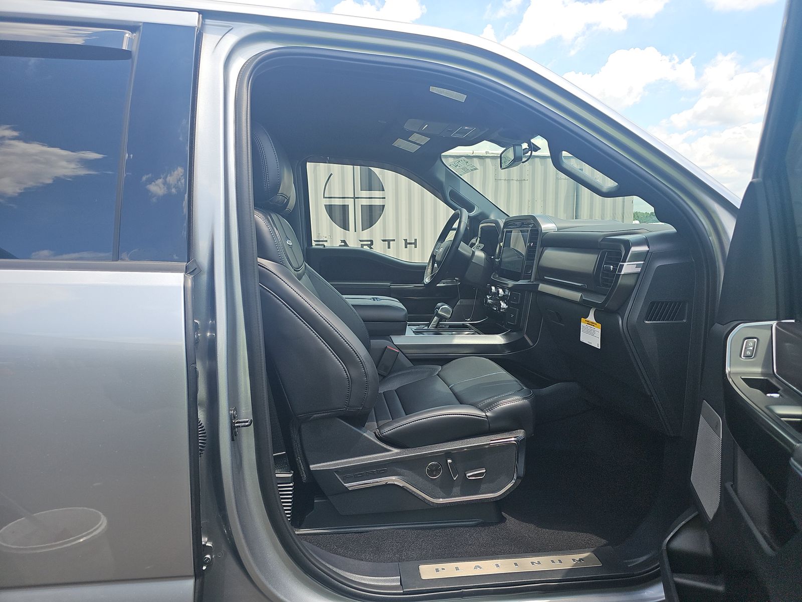 2025 Ford F-150 Platinum AWD