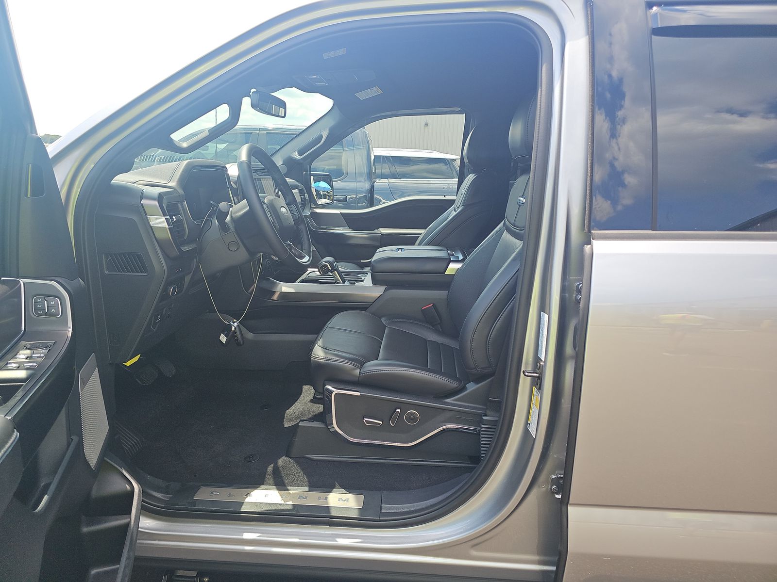 2025 Ford F-150 Platinum AWD
