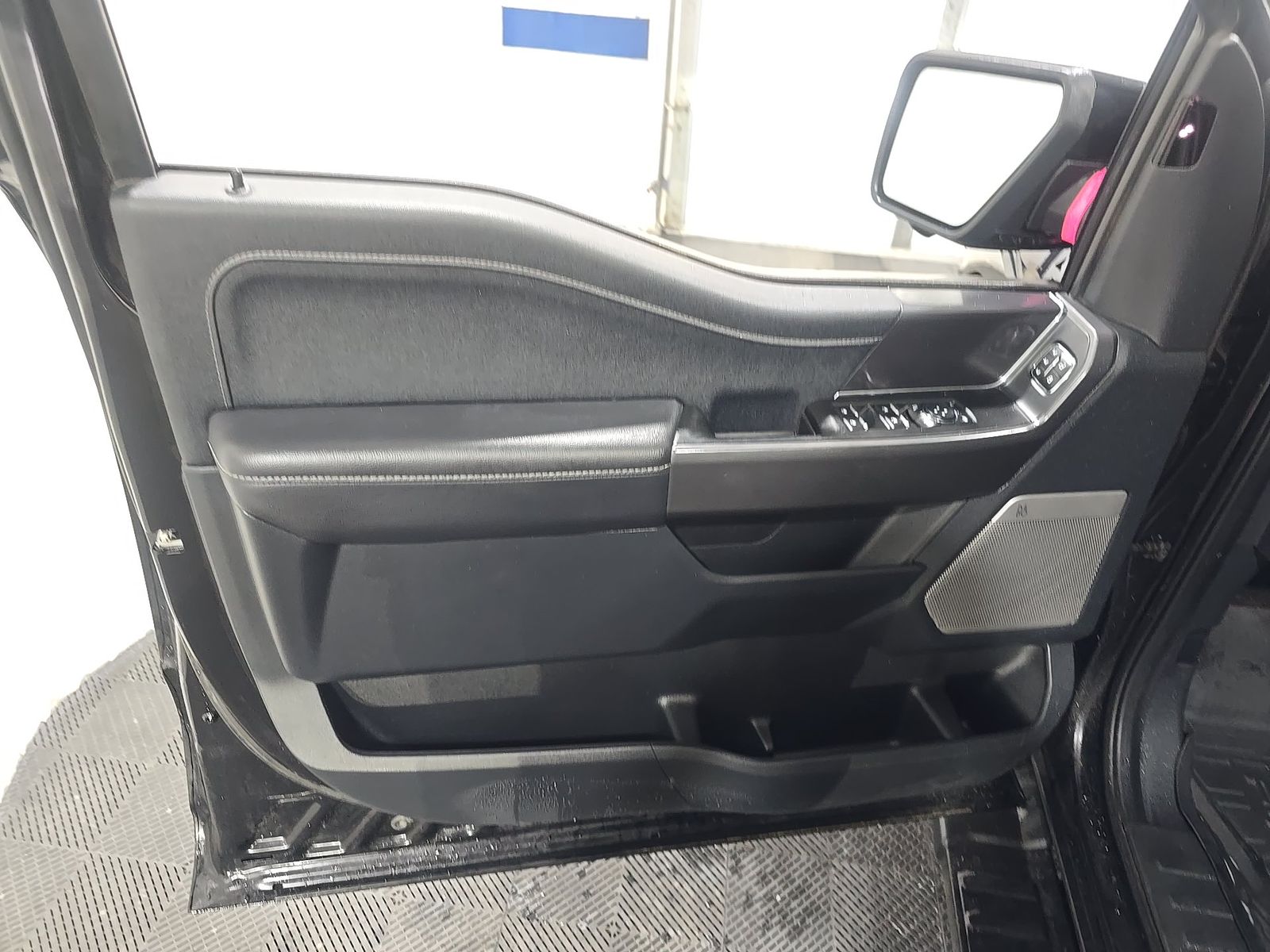 2025 Ford F-150 Lariat AWD