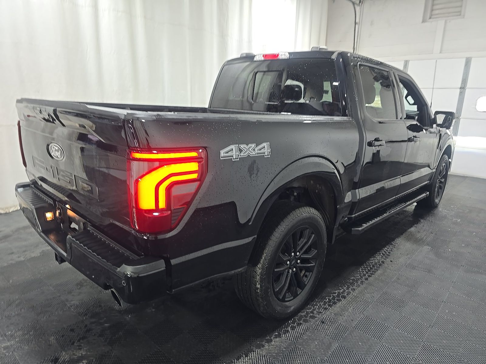 2025 Ford F-150 Lariat AWD