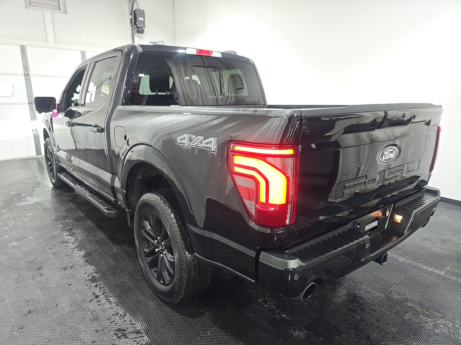 2025 Ford F-150 Lariat AWD