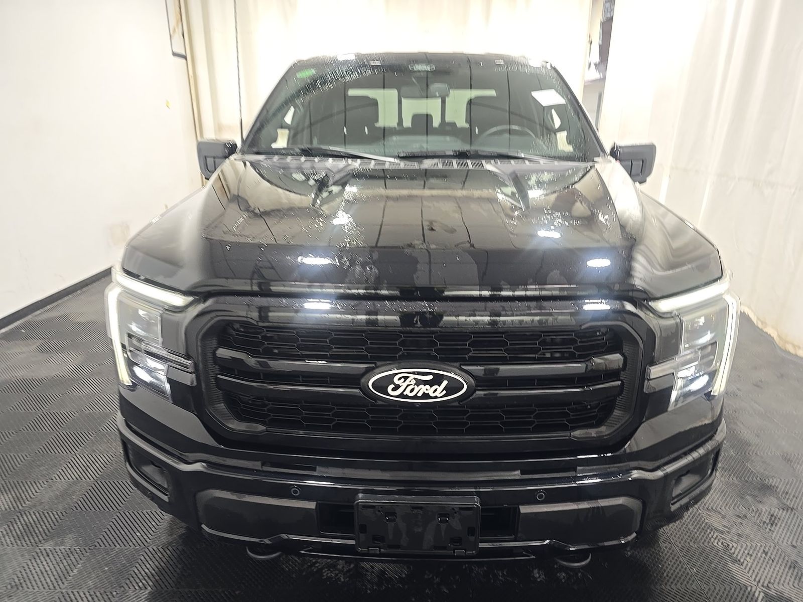 2025 Ford F-150 Lariat AWD