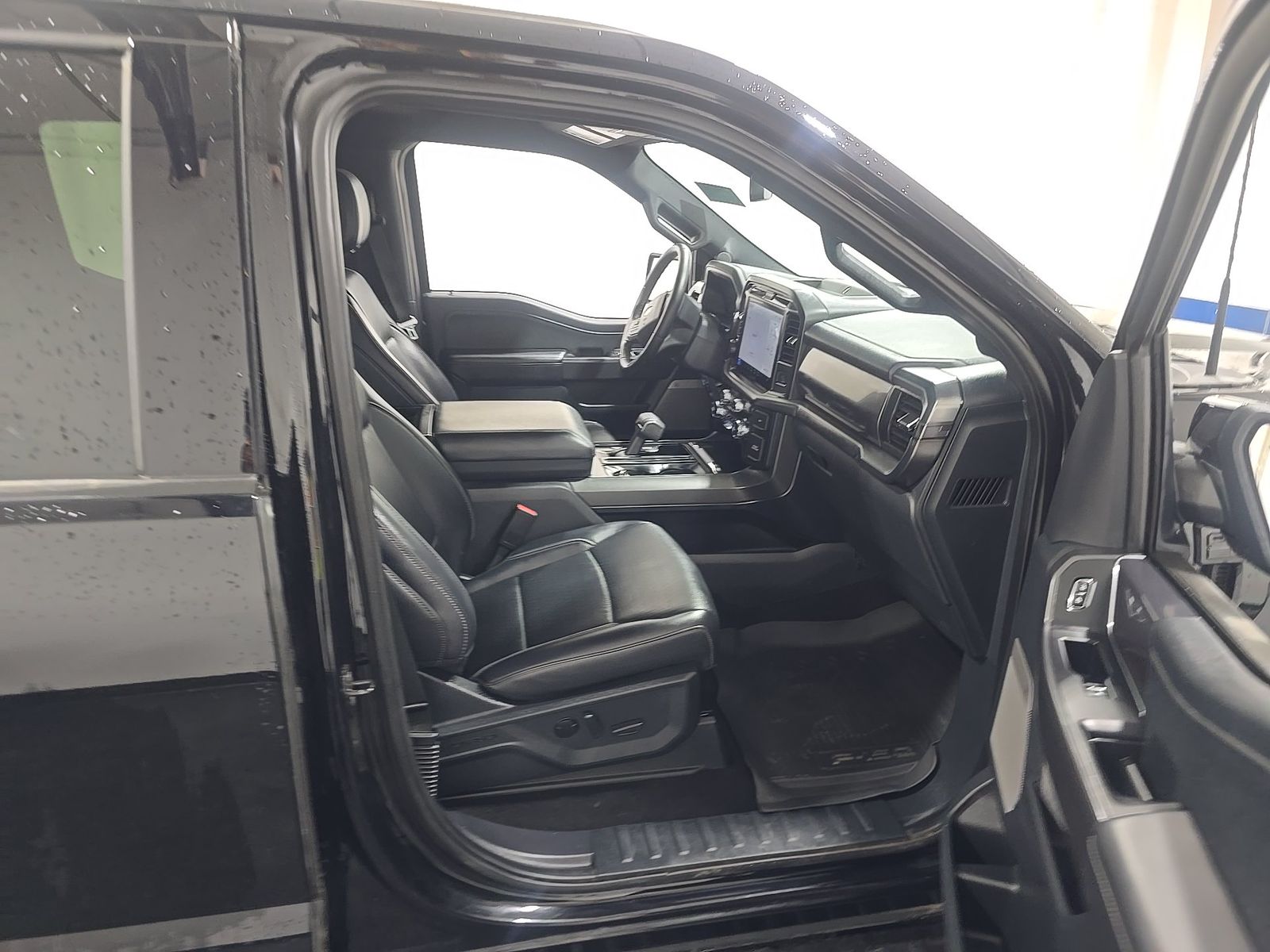 2025 Ford F-150 Lariat AWD