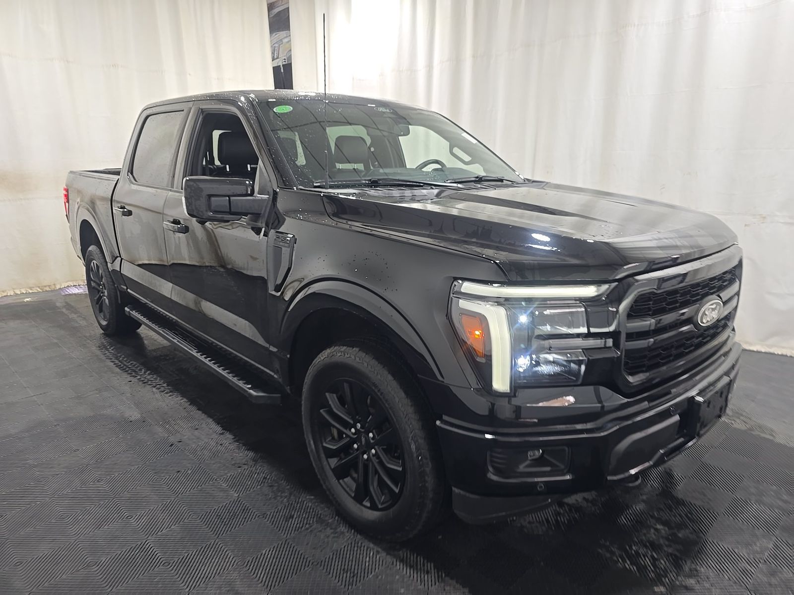 2025 Ford F-150 Lariat AWD
