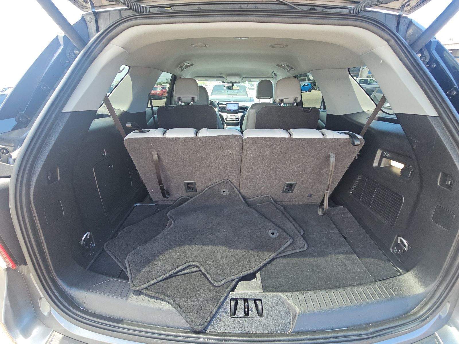 2023 Ford Explorer XLT RWD