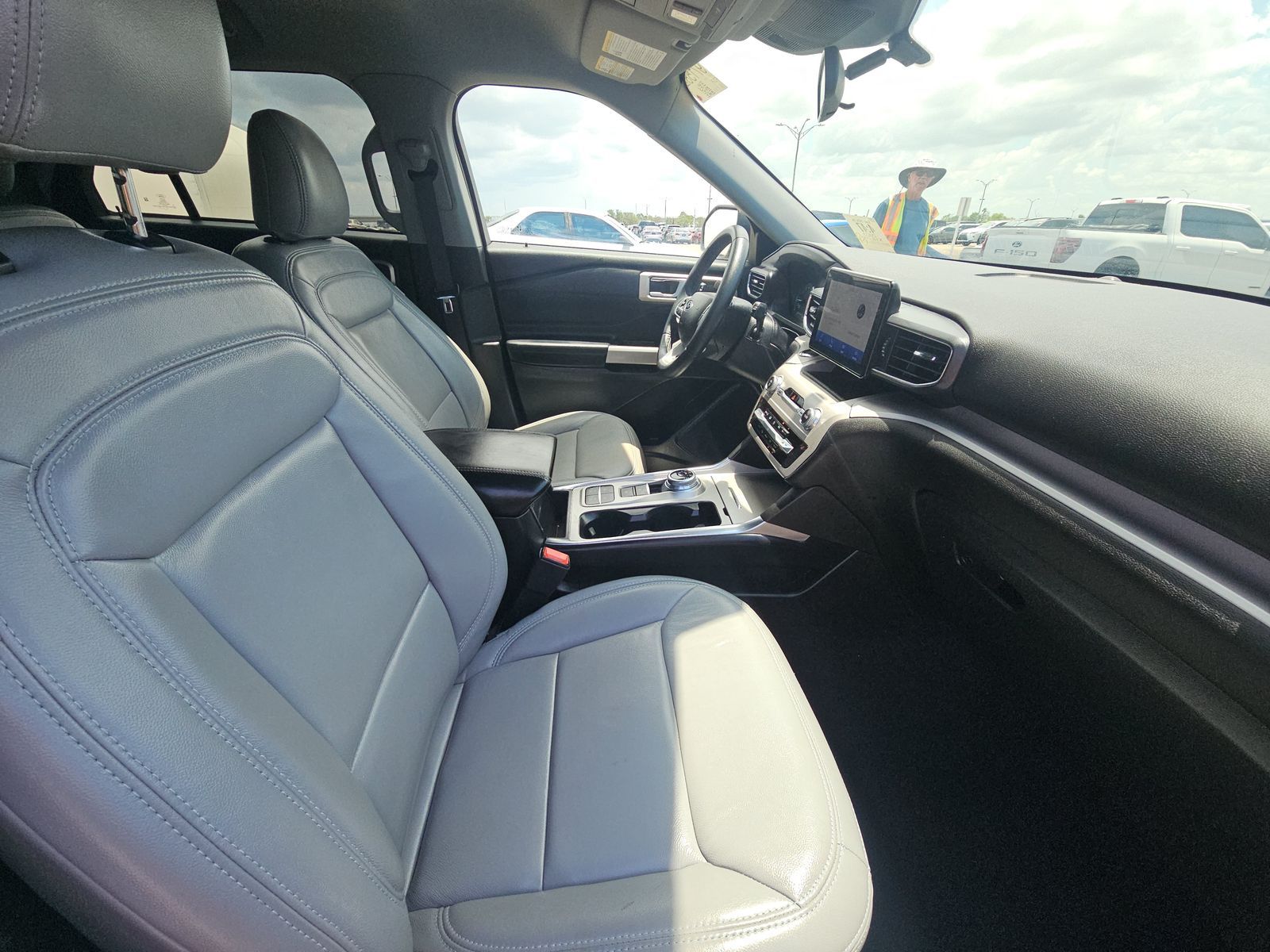 2023 Ford Explorer XLT RWD