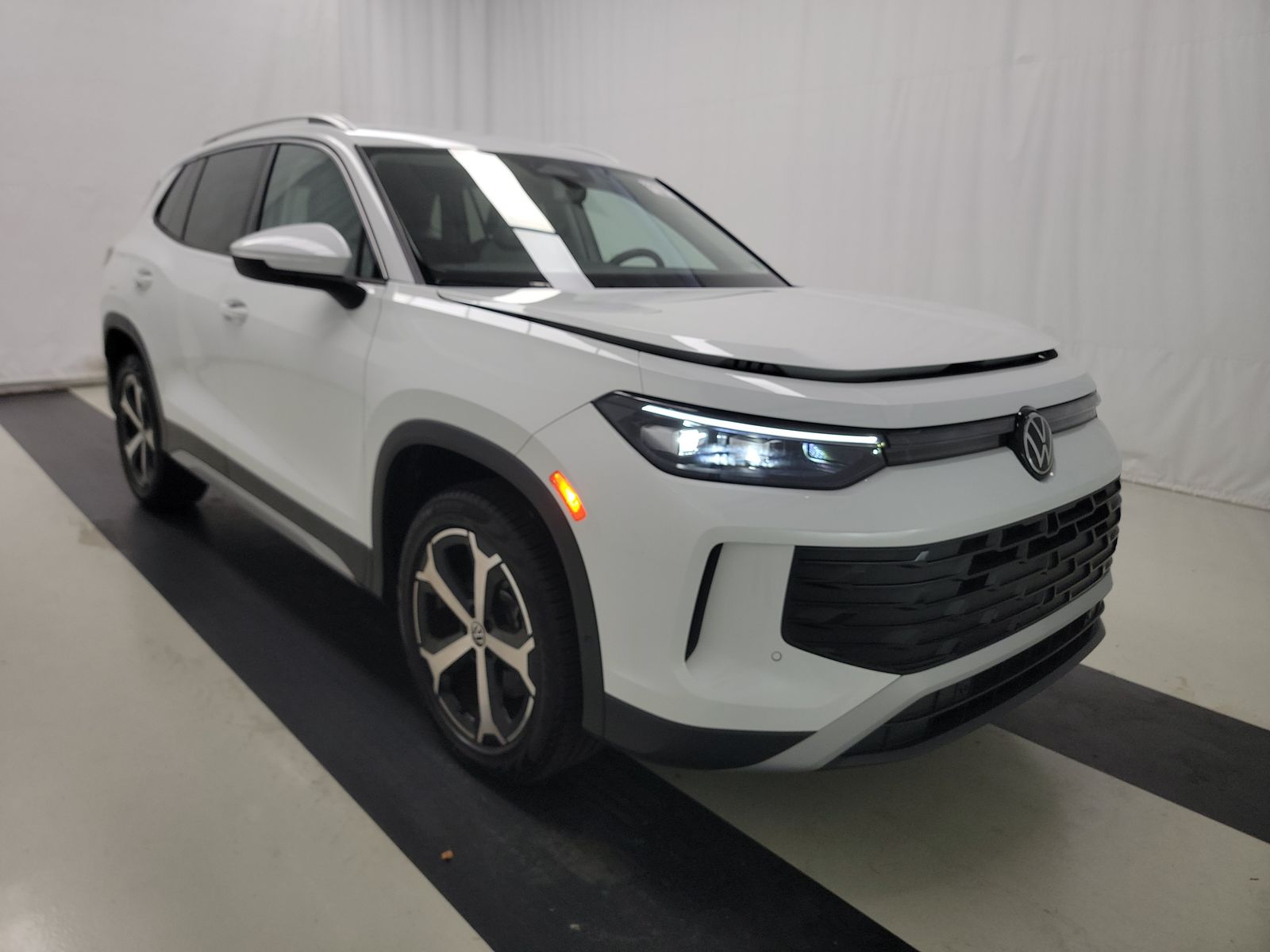 2025 Volkswagen Tiguan 2.0T SE AWD