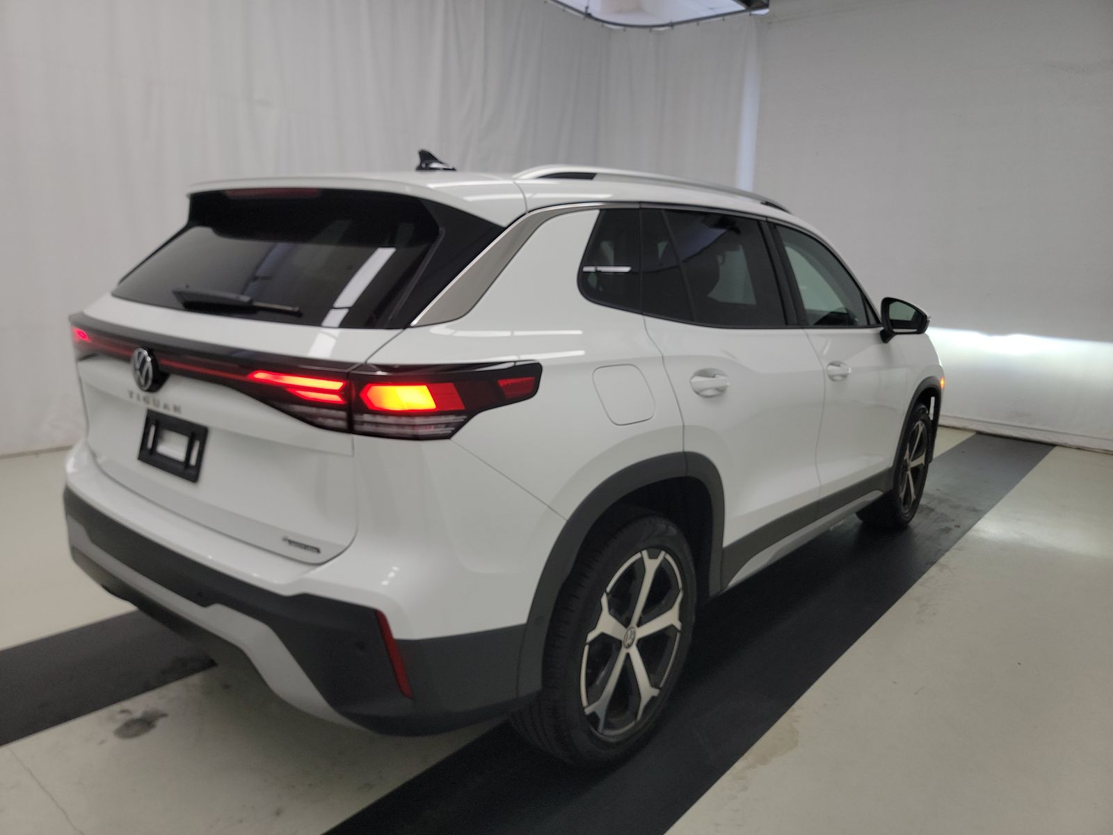2025 Volkswagen Tiguan 2.0T SE AWD