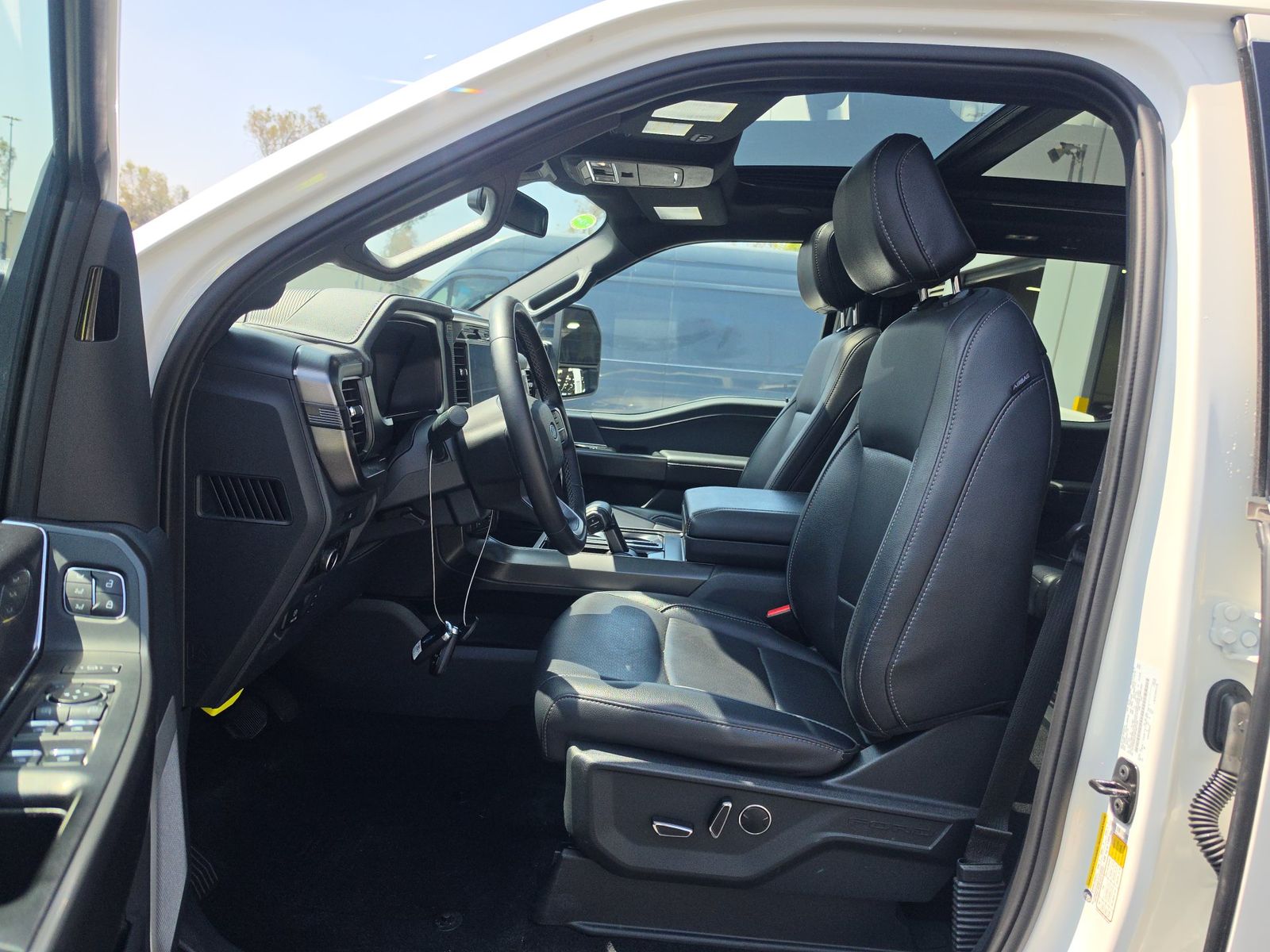 2025 Ford F-150 Lariat AWD