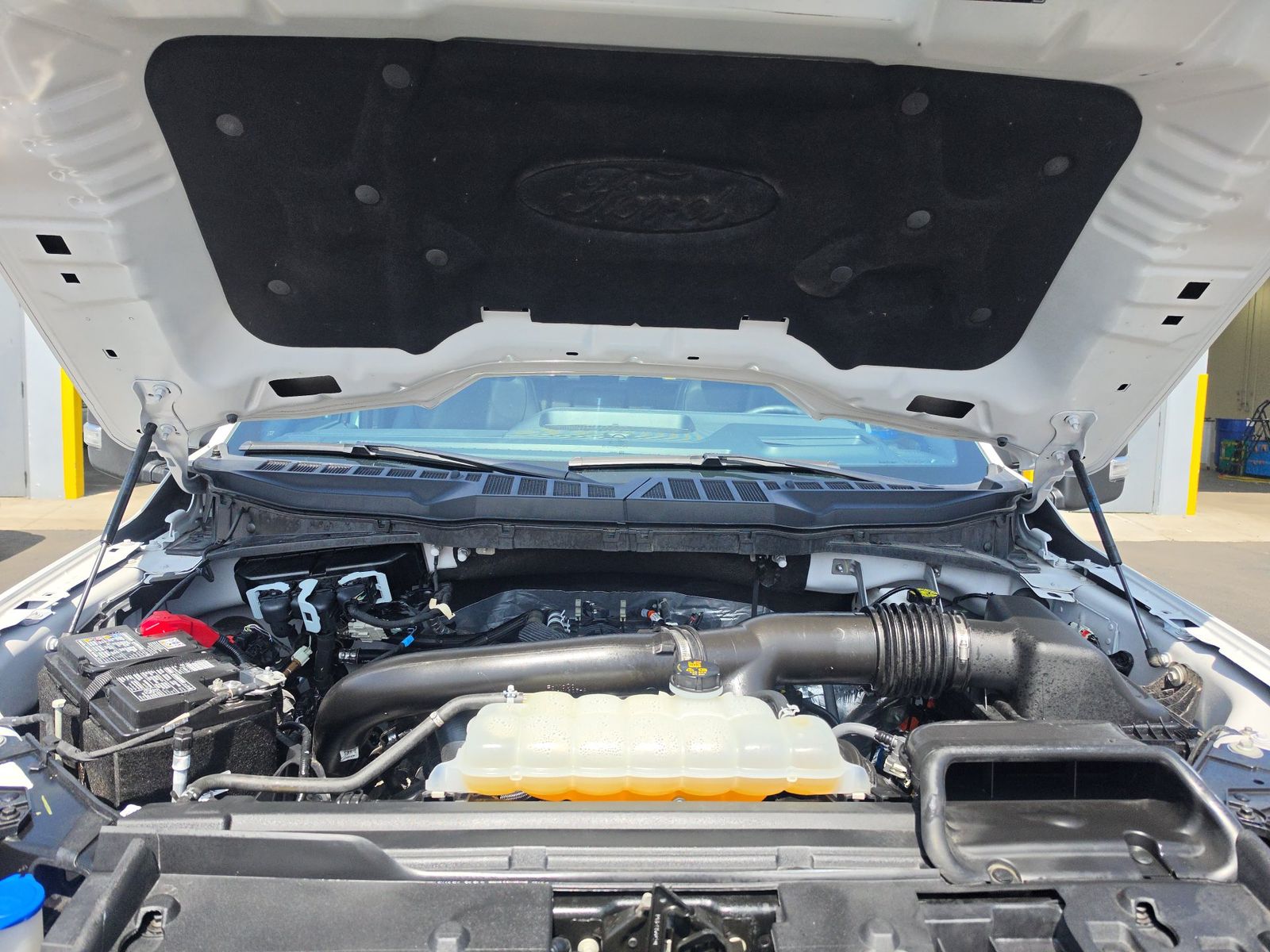 2025 Ford F-150 Lariat AWD