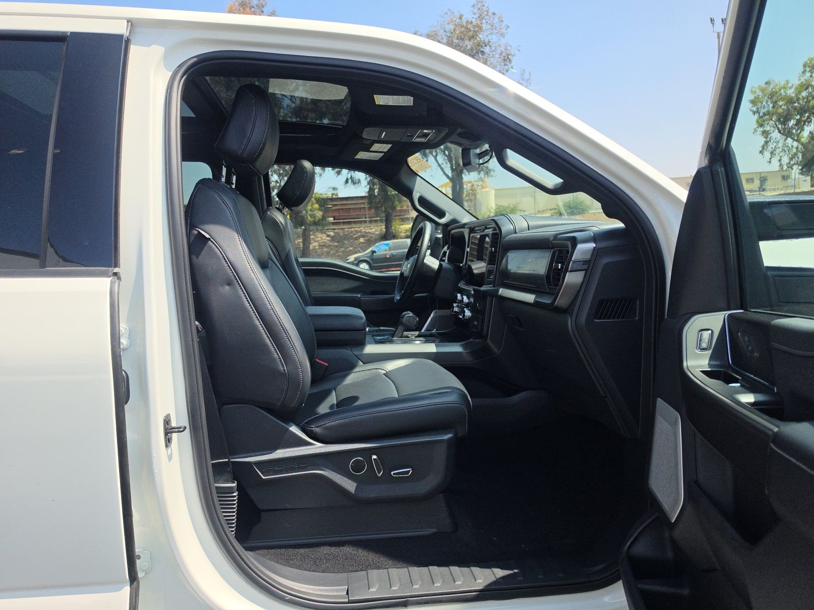2025 Ford F-150 Lariat AWD