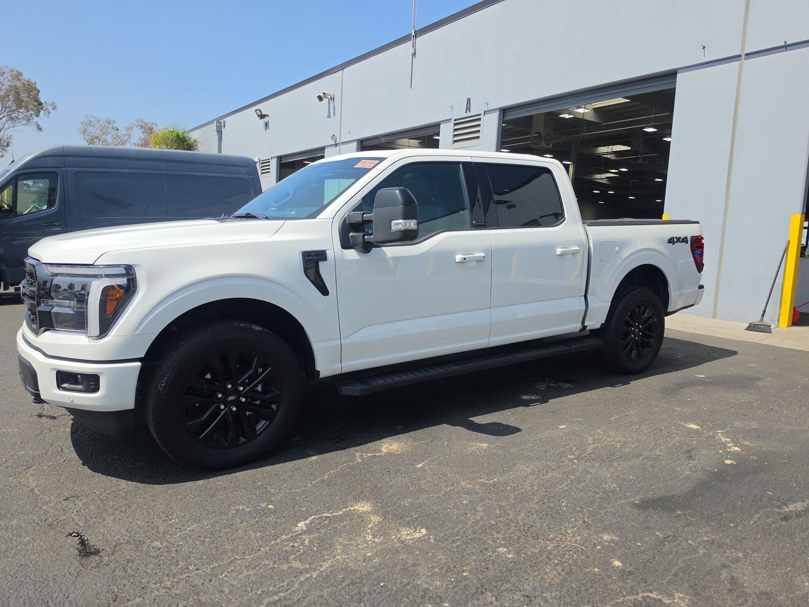 2025 Ford F-150 Lariat AWD