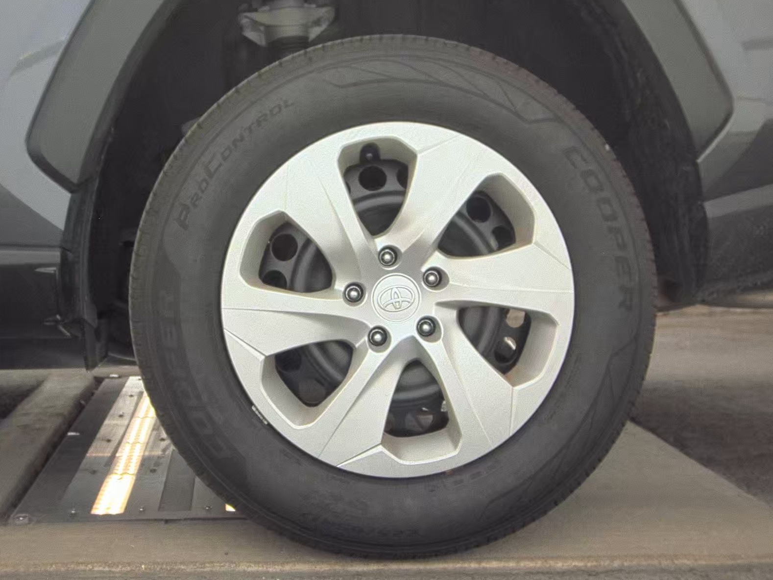 2019 Toyota RAV4 LE FWD